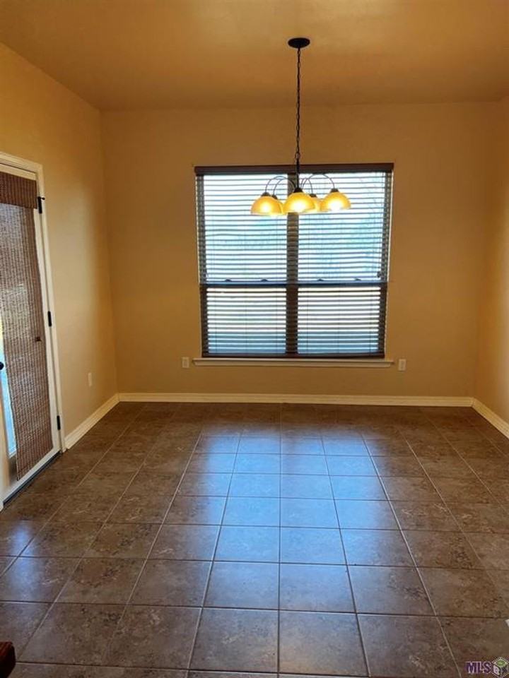 9437 Redwood Lake Blvd - Photo 6 of 21