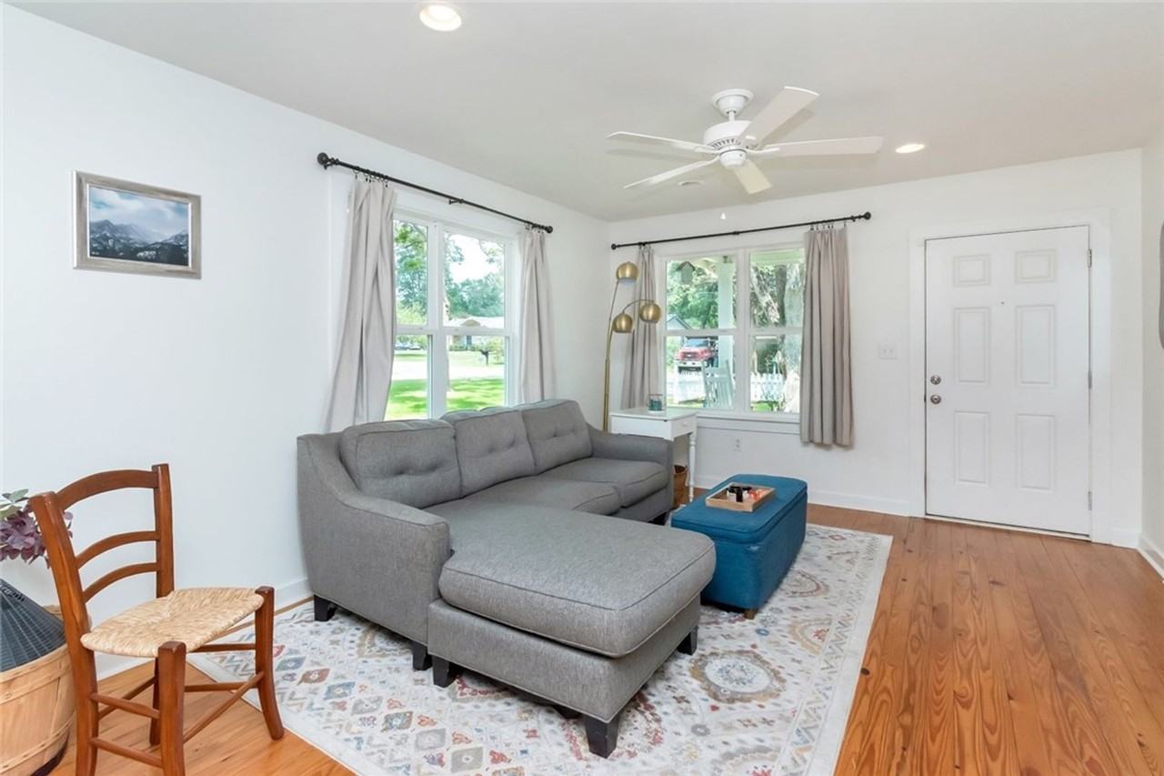 958 Pinemont Dr - Photo 5 of 42