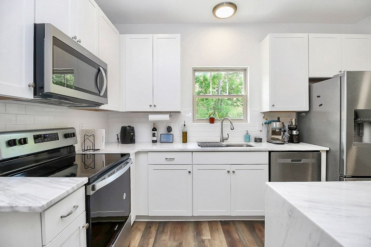 6030 Hunters Crossing Ln - Photo 2 of 24