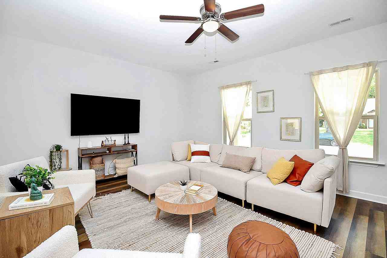 6030 Hunters Crossing Ln - Photo 5 of 24