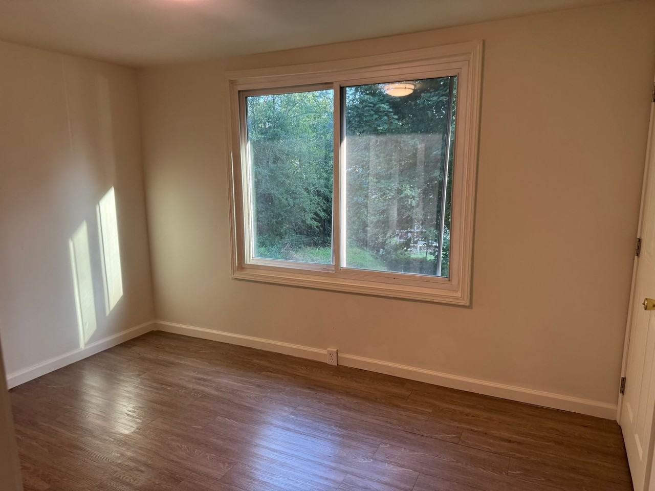 2637 Woodlawn Dr - Photo 3 of 4