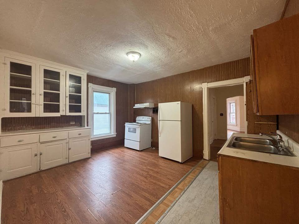 1303 Bleecker St - Photo 2 of 6