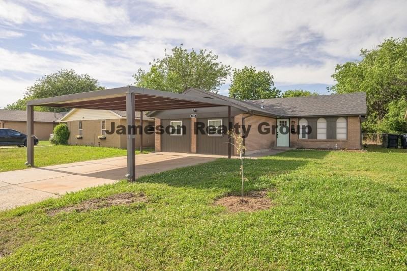 121 Nw 79th St - Photo 2 of 44