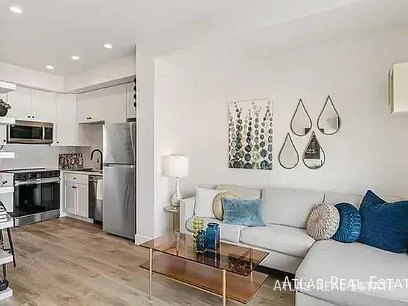 1404 Benton Street - Photo 2 of 15