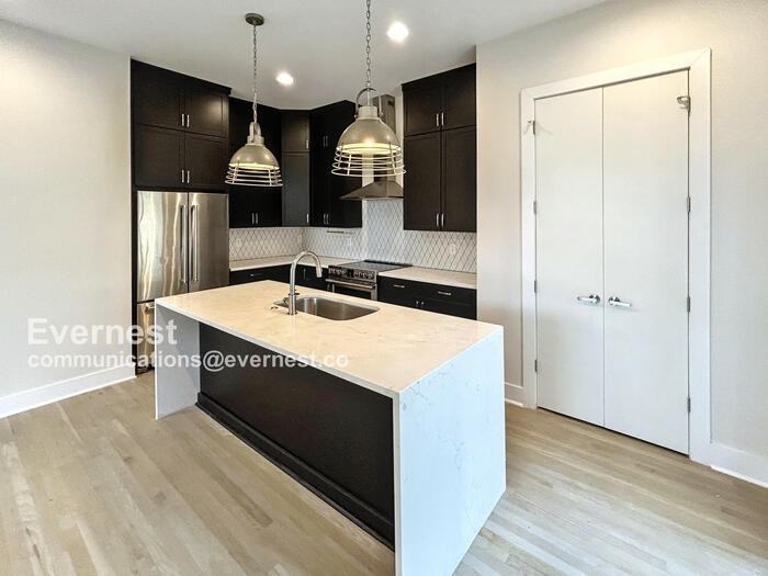 704 26th Ave N #B - Photo 2 of 27