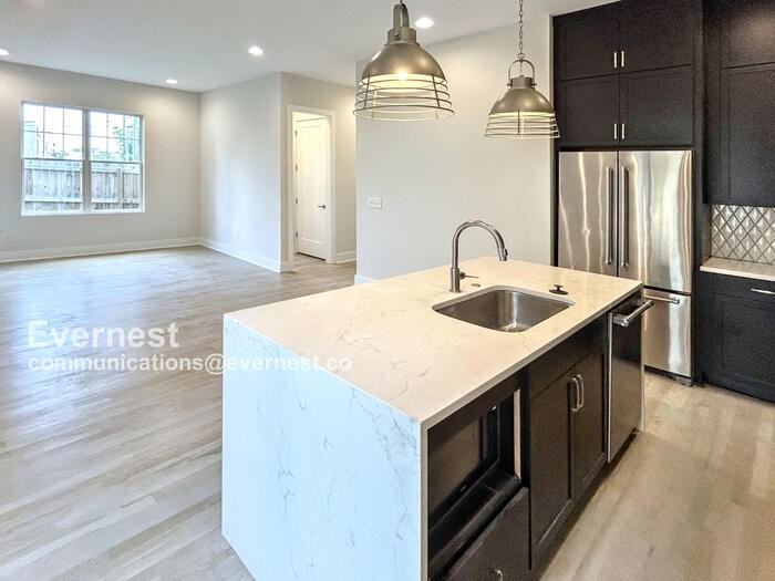 704 26th Ave N #B - Photo 3 of 27