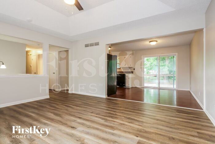 7801 W 112th St - Photo 3 of 16
