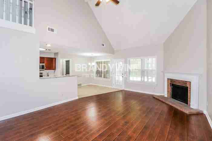 2376 Oak Springs Dr - Photo 3 of 20