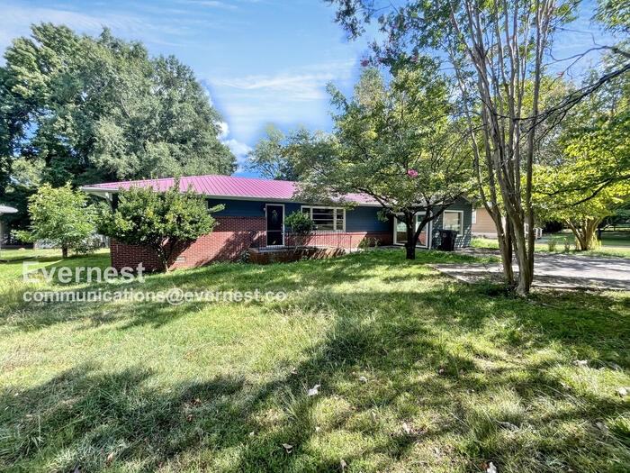 306 N Circle Dr - Photo 2 of 22