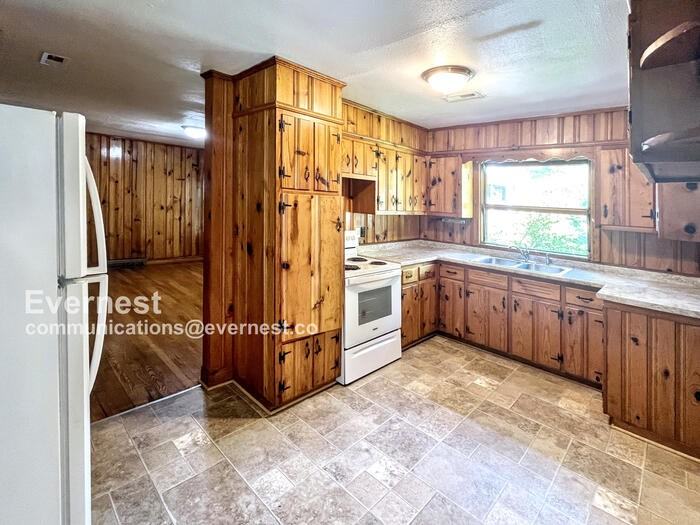 306 N Circle Dr - Photo 3 of 22
