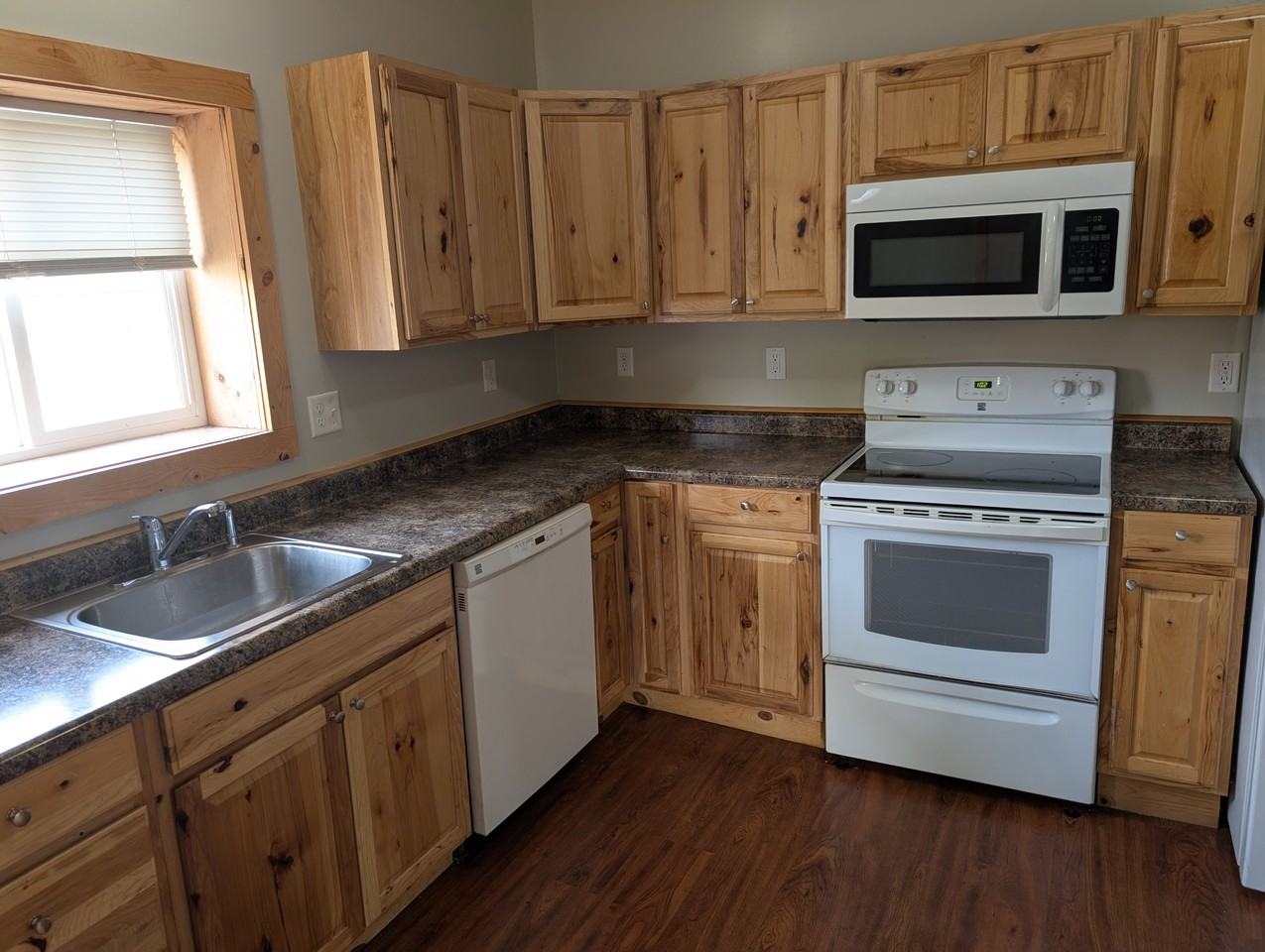 1727 And 1725 Hughitt Ave #1727 - Photo 6 of 21