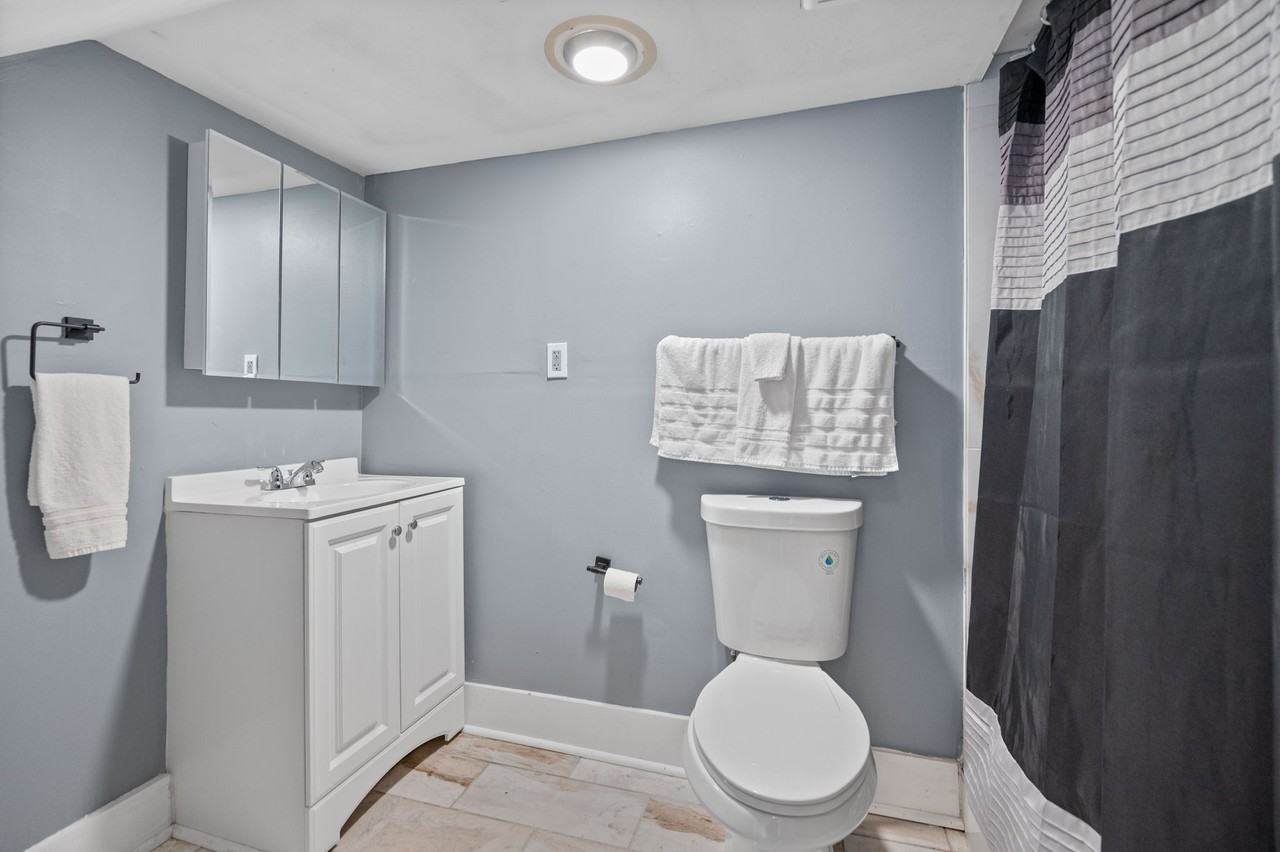 2413 Kenton St #A - Photo 2 of 12