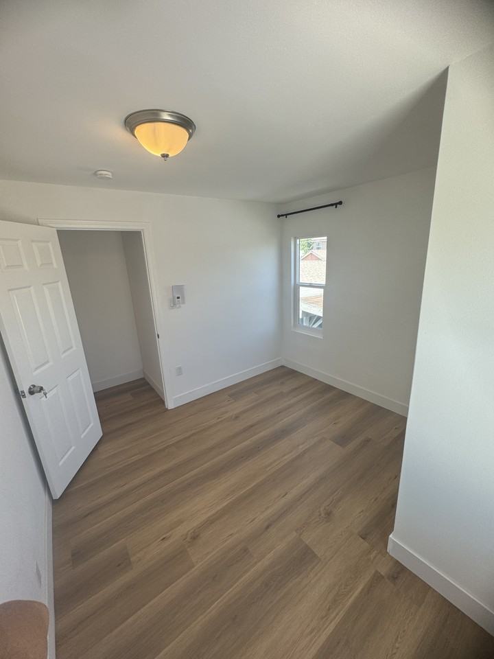516 W 109th St #B - Photo 5 of 14