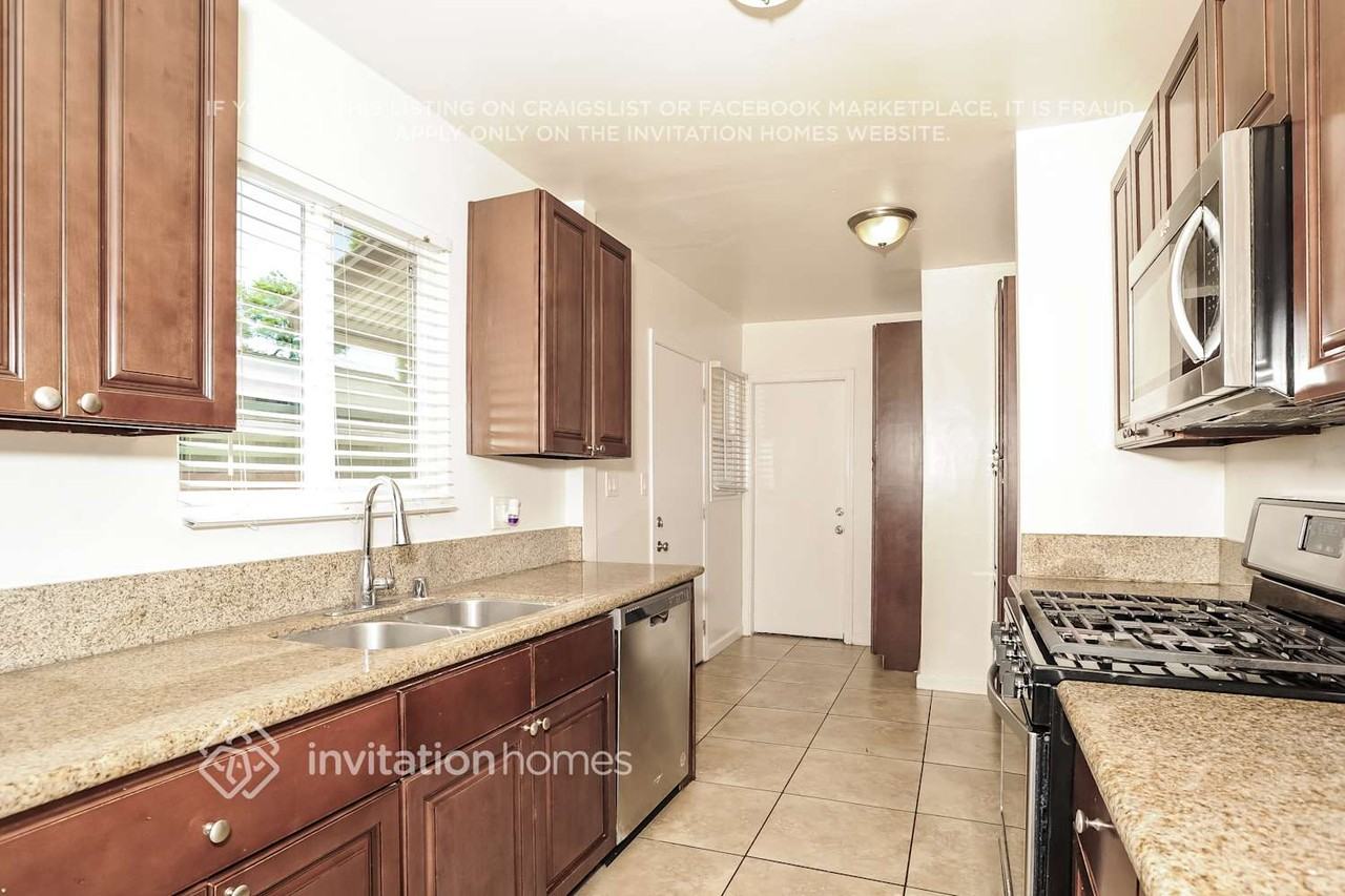 16308 Stare St - Photo 4 of 17