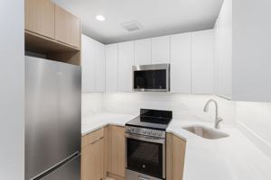 featured image of 6001 N Kenmore Ave