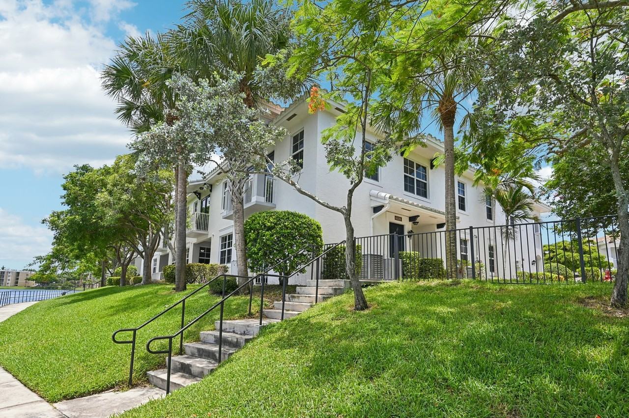 Bridgewater at Lake Osborne - Photo 2 of 36