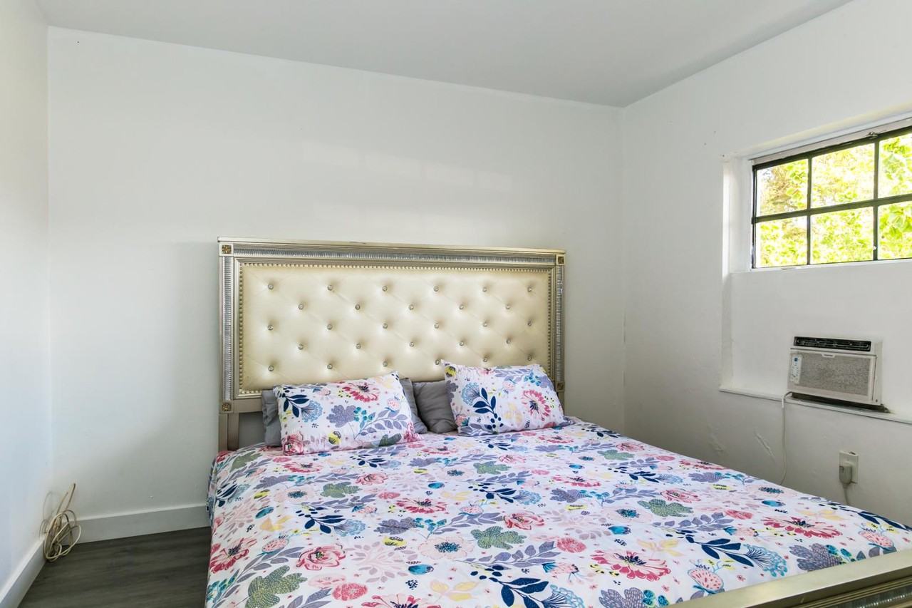 Noble Calle Ocho - Photo 4 of 5