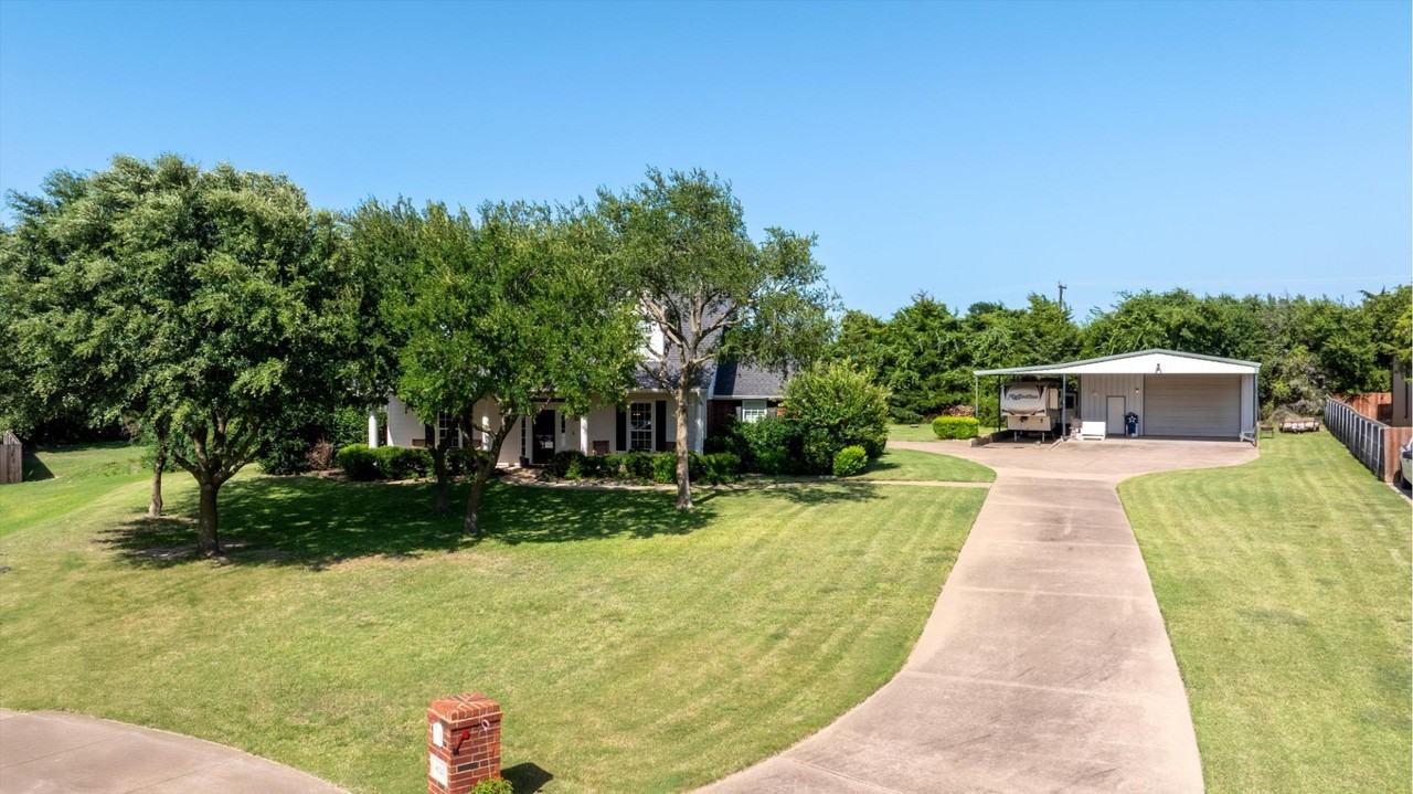 4020 Zachs Ct - Photo 2 of 20