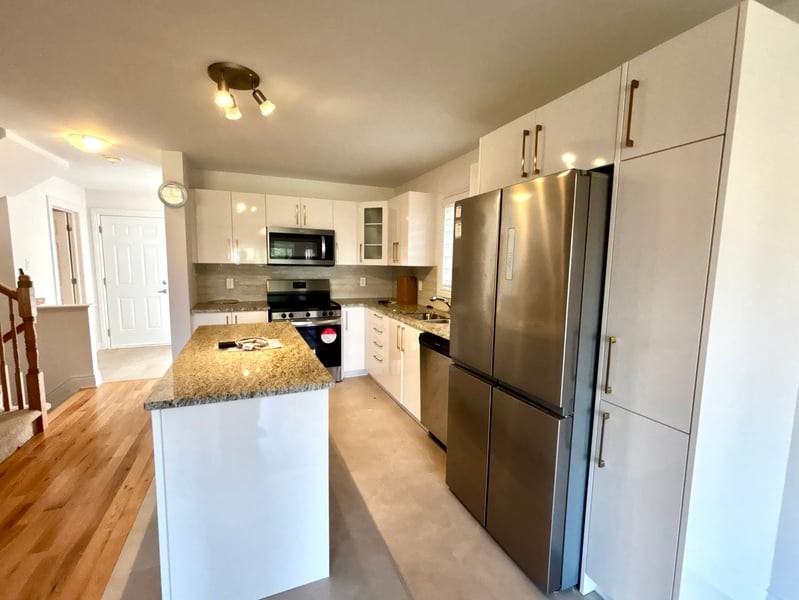 305 Dion Ave - Photo 3 of 13