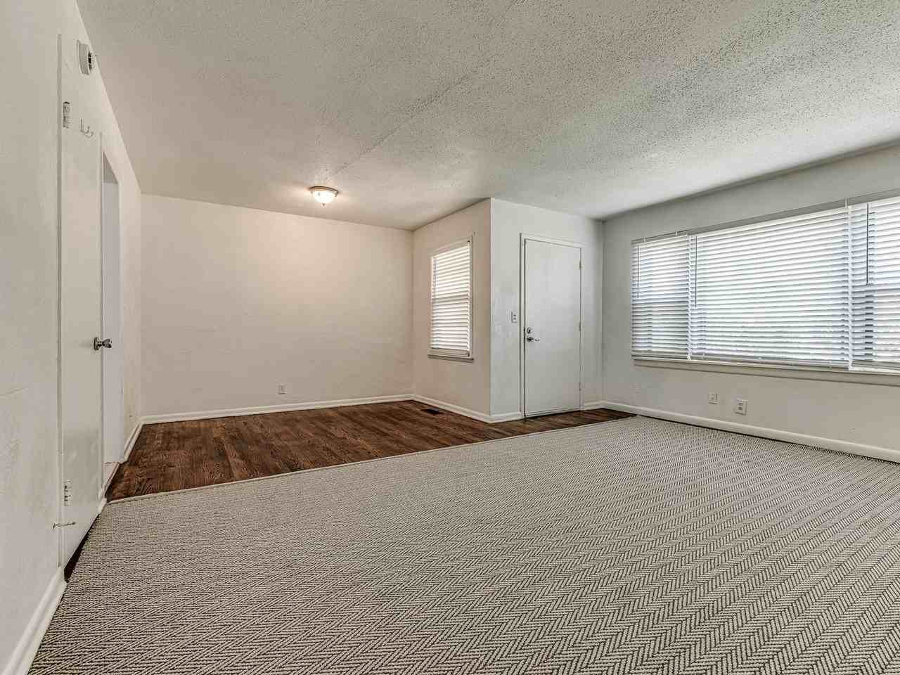 928 N Locust Ln - Photo 3 of 18