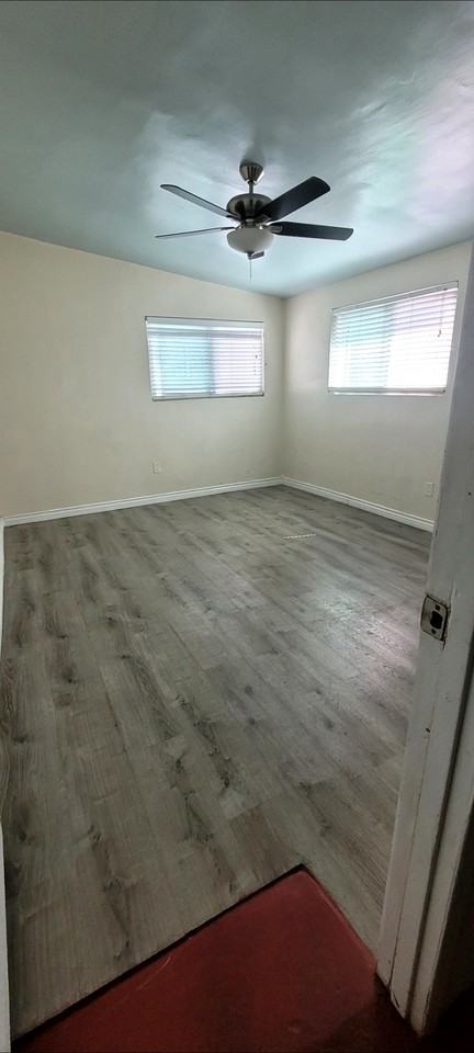 Room for rent - Photo 5 of 10