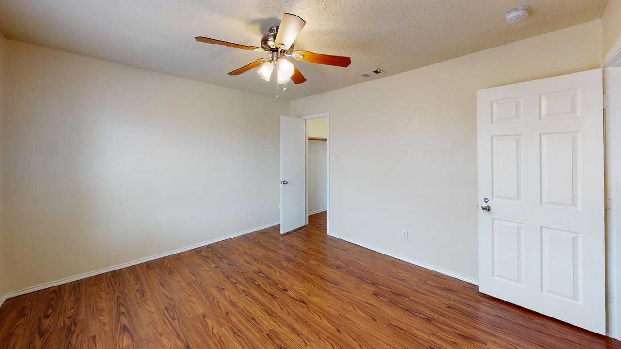 Elegant Fort Worth Home in a Vibrant Community - Photo 4 of 17