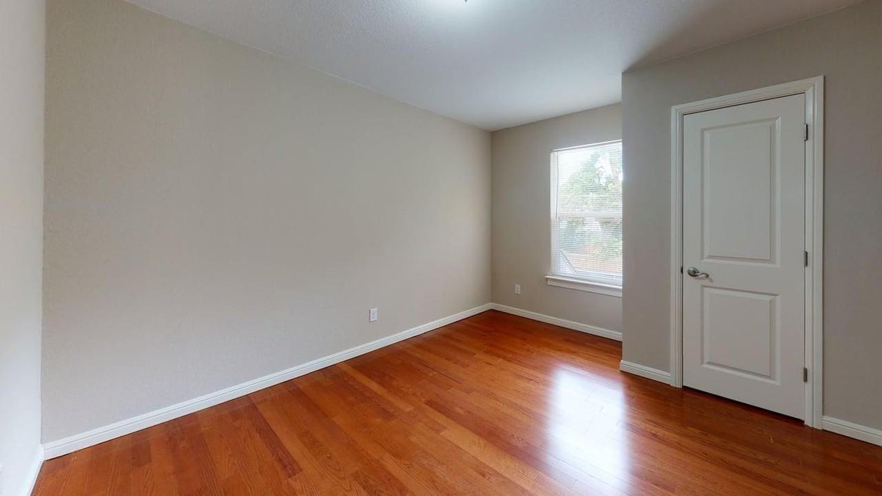 Delightful Grand Prairie home with a charming backyard - Photo 6 of 20
