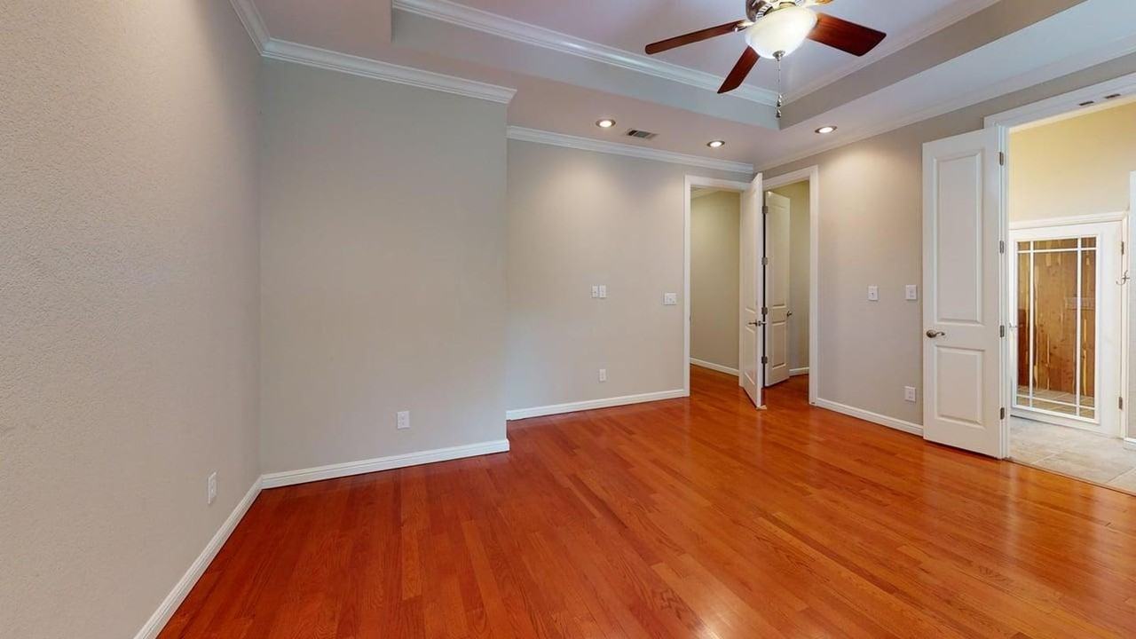 Delightful Grand Prairie home with a charming backyard - Photo 7 of 20