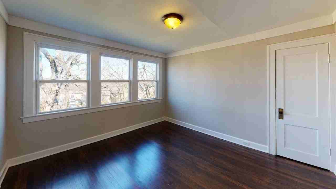 Discover this cozy Kansas City gem, blending comfort and convenience perfectly! - Photo 7 of 20