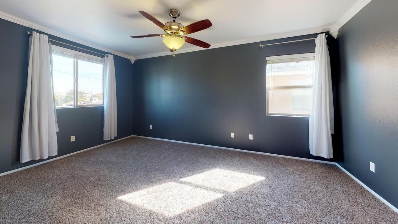 Spacious North Hollywood home with landscaped pool - Photo 6 of 16