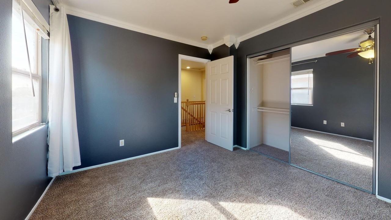 Spacious North Hollywood home with landscaped pool - Photo 7 of 16