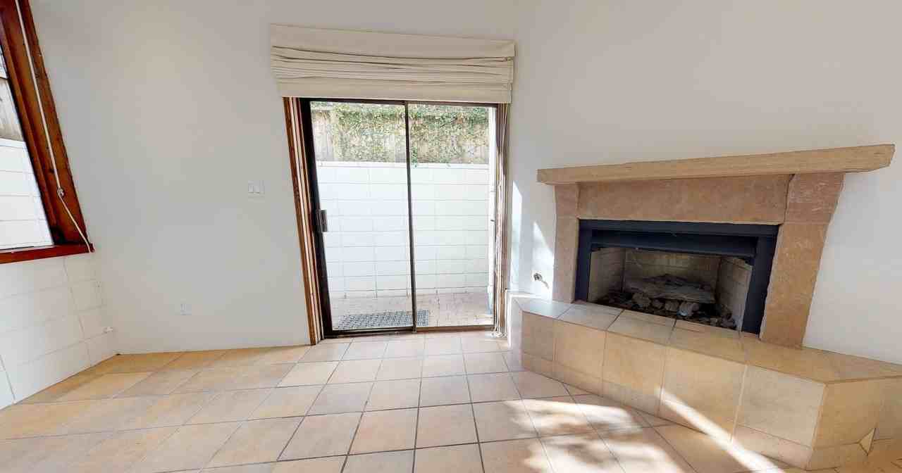 Stunning Manhattan Beach home with private pool - Photo 6 of 16