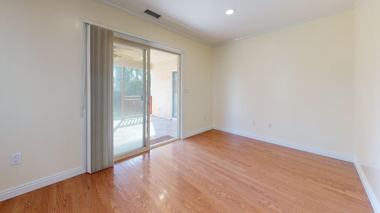 Elegant Mar Vista home with backyard terrace - Photo 6 of 21