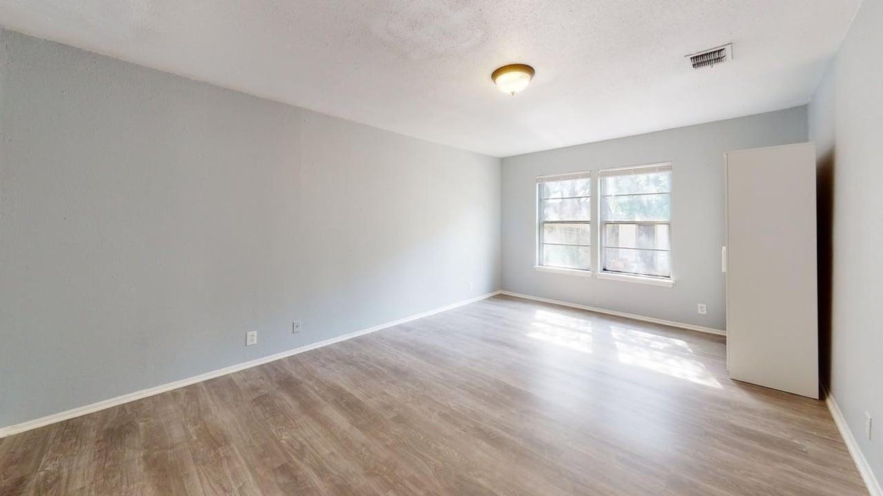 Stylish San Antonio Gem with Modern Updates and Curb Appeal - Photo 5 of 21