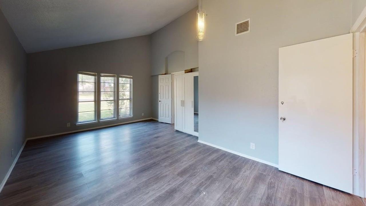 Stylish San Antonio Gem with Modern Updates and Curb Appeal - Photo 7 of 21