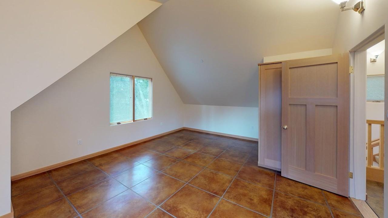 Luxurious Oakland Hills home with large yard - Photo 5 of 24