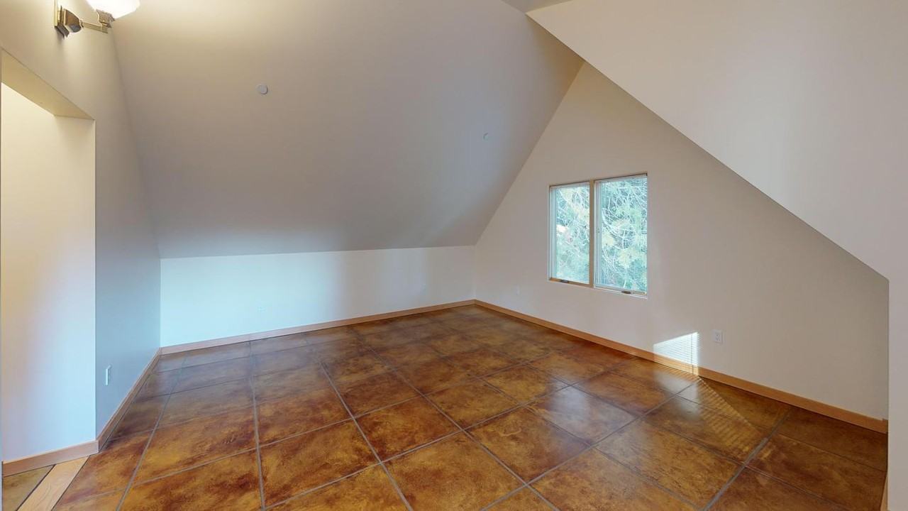 Luxurious Oakland Hills home with large yard - Photo 6 of 24