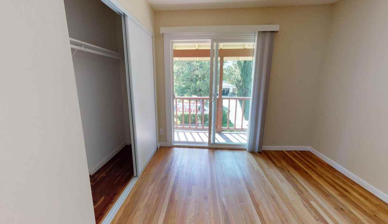 Bright Sunnyvale home with spacious backyard - Photo 7 of 17