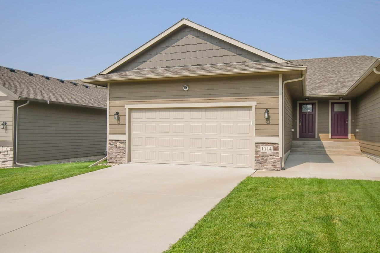 1114 N Brennan Ct - Photo 2 of 50