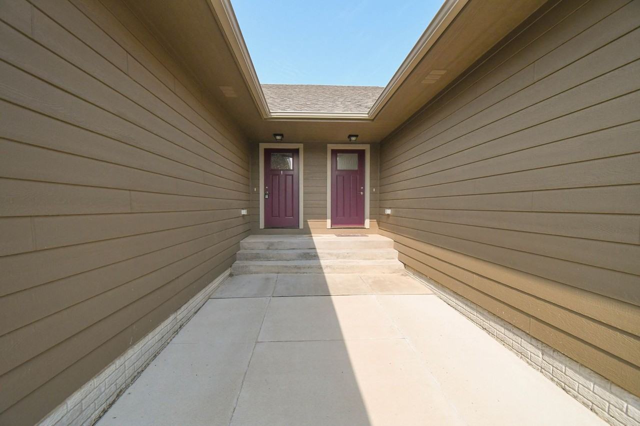 1114 N Brennan Ct - Photo 4 of 50