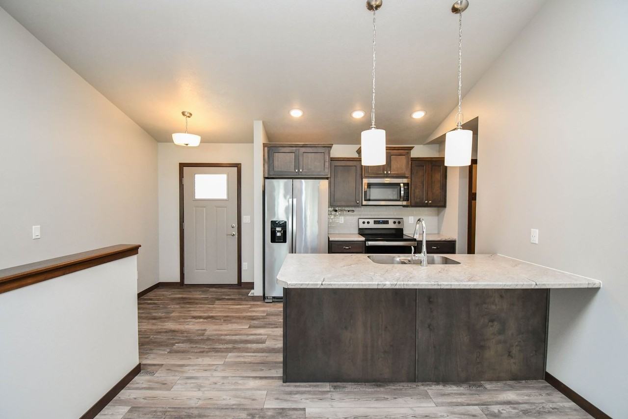 1114 N Brennan Ct - Photo 6 of 50