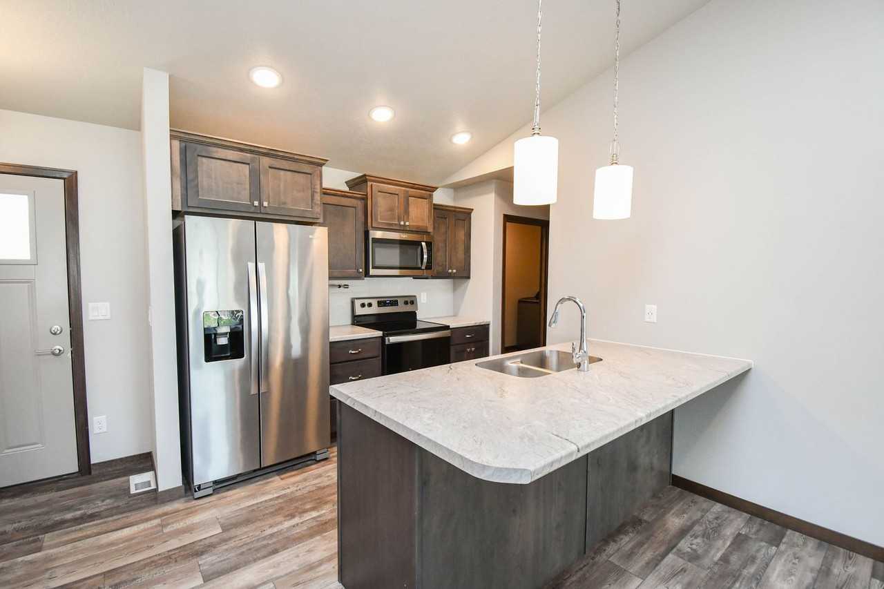 1114 N Brennan Ct - Photo 7 of 50