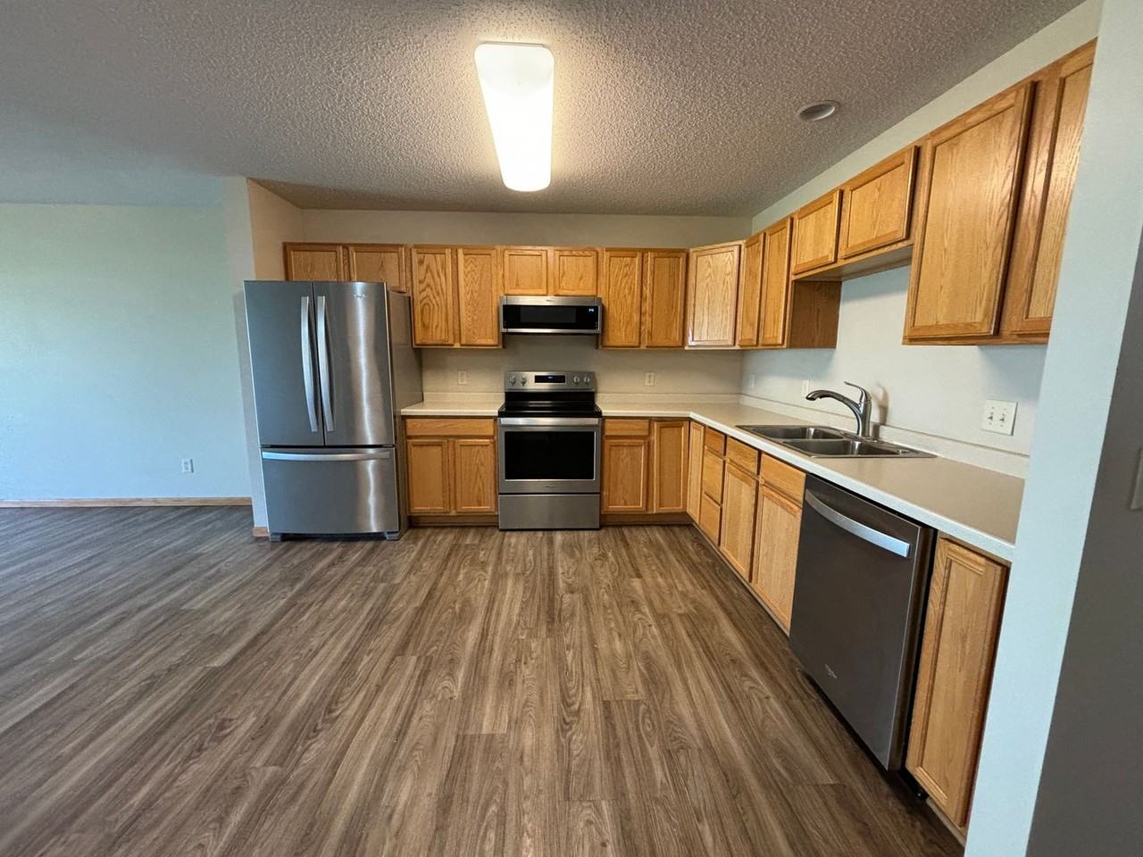 309 Williamsburg Pl Apt B - Photo 2 of 8