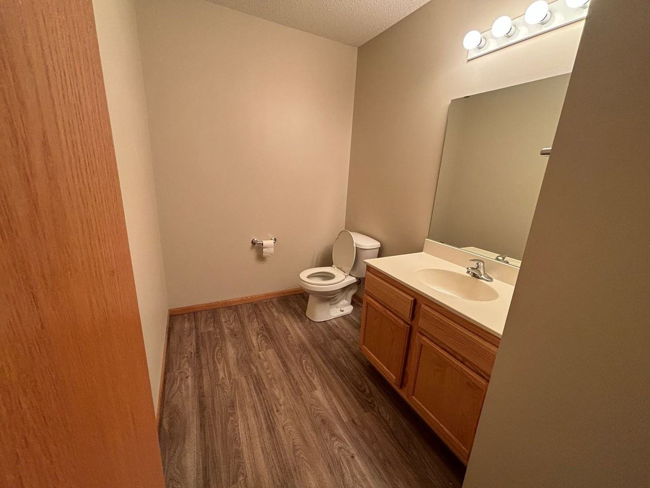 309 Williamsburg Pl Apt B - Photo 7 of 8