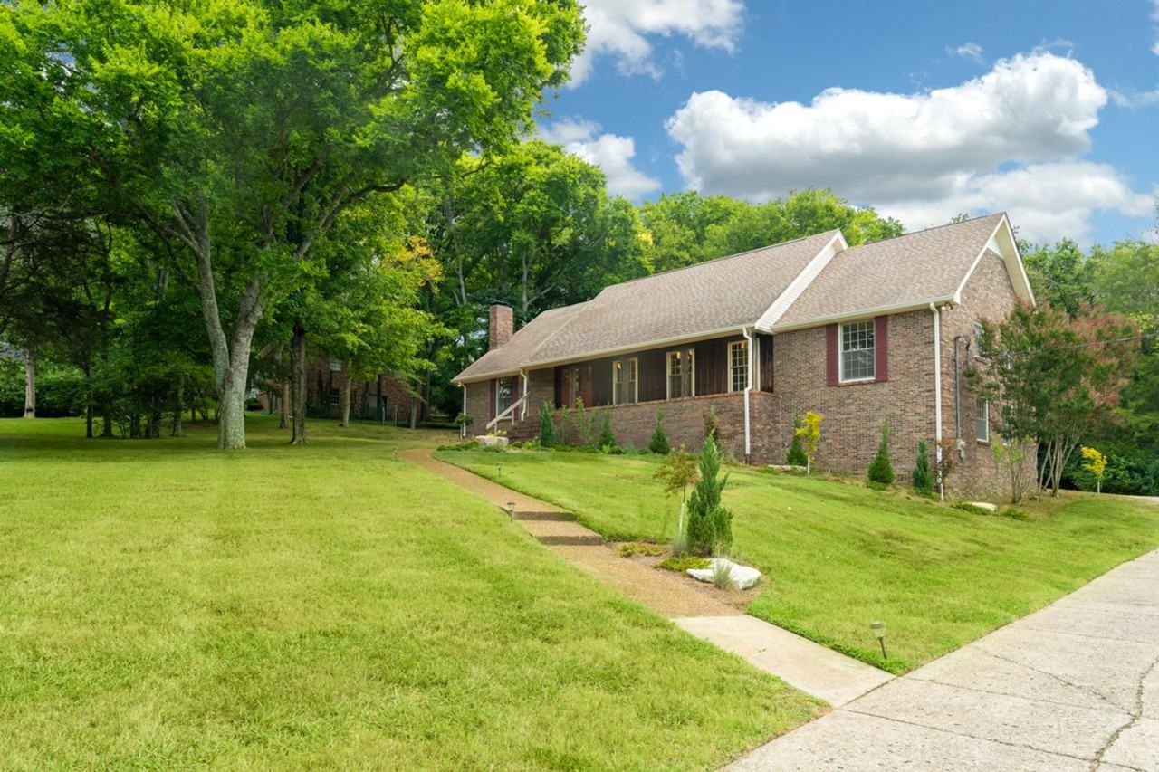 818 Curtis Dr - Photo 2 of 49