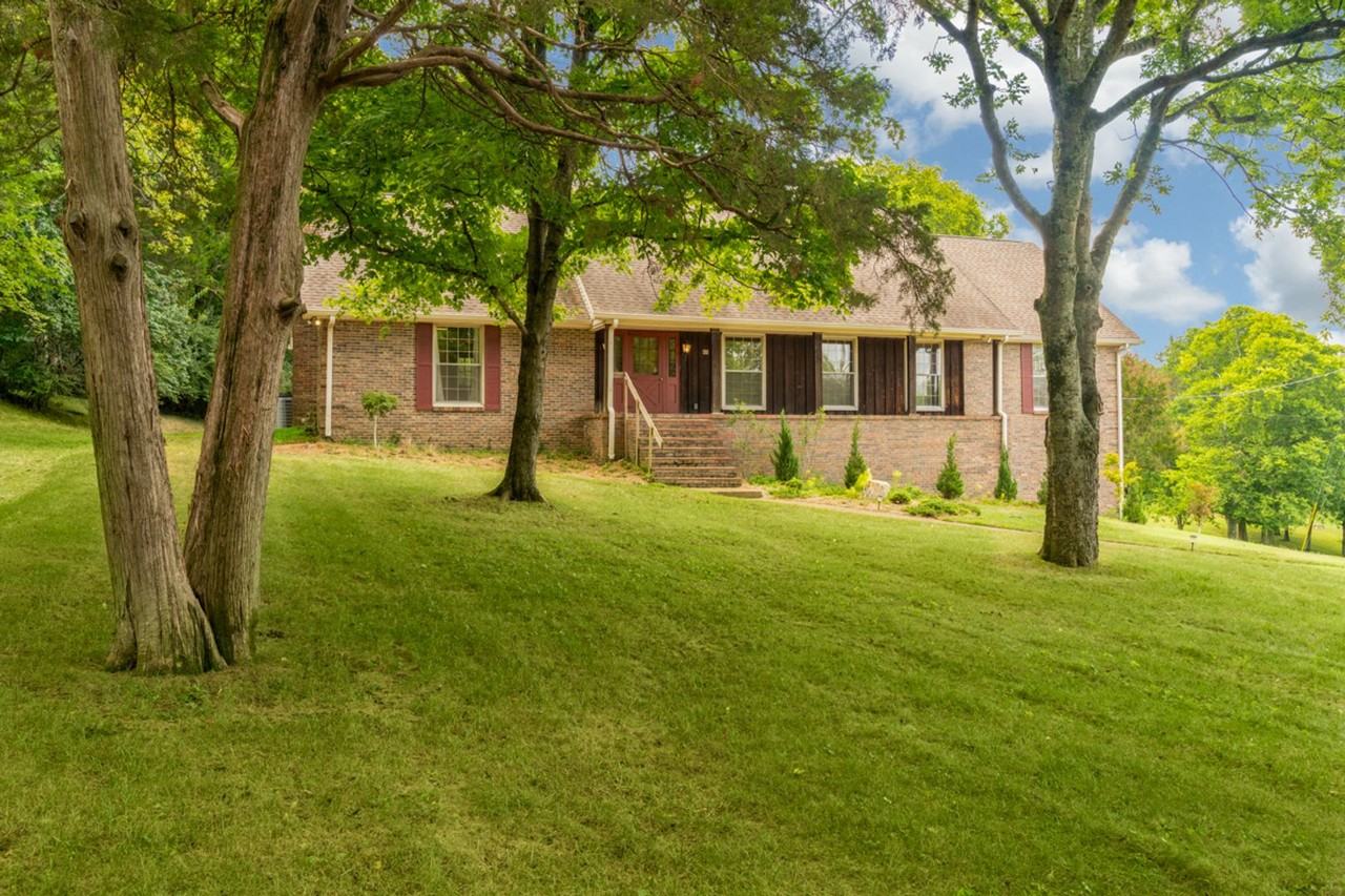 818 Curtis Dr - Photo 3 of 49