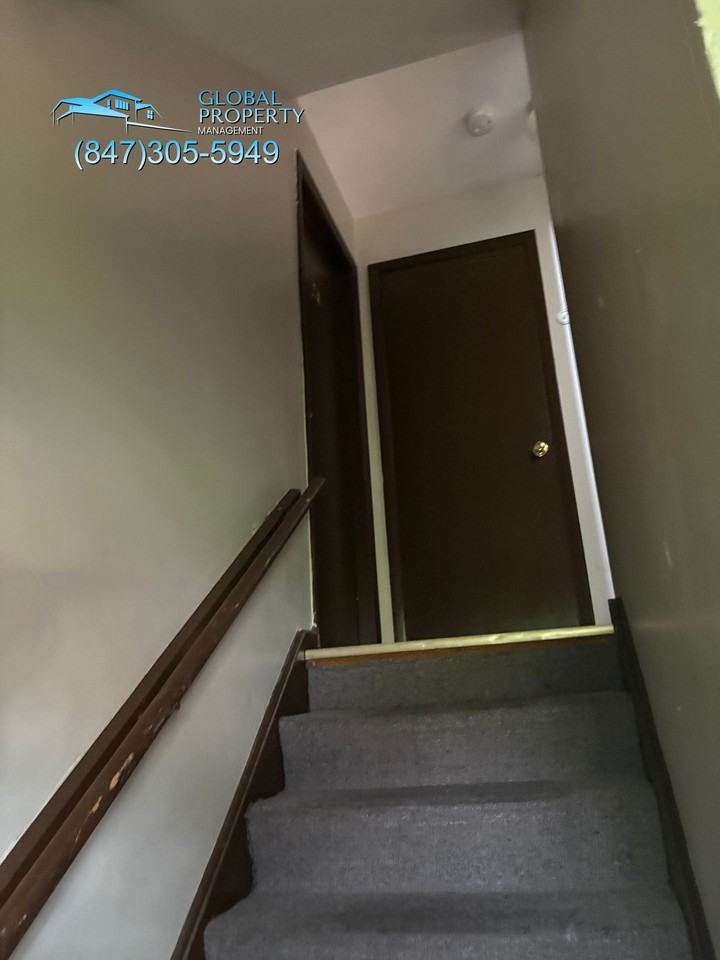 260 E Grand Ave - Photo 2 of 5