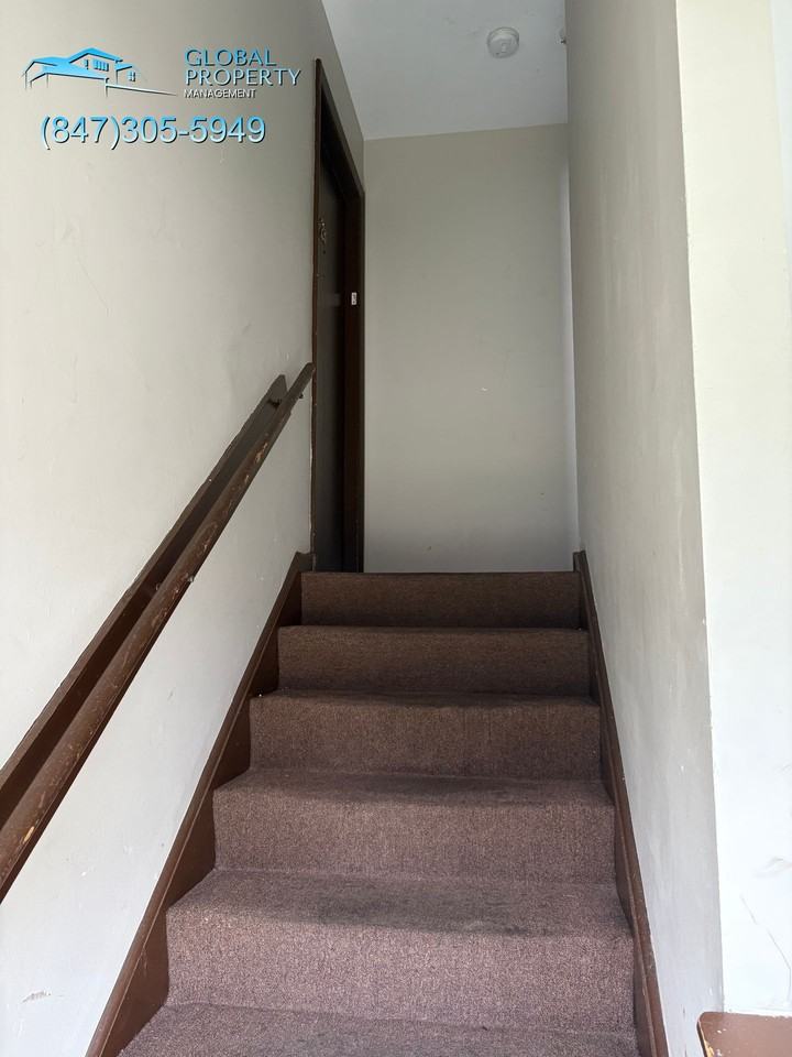 260 E Grand Ave - Photo 3 of 5