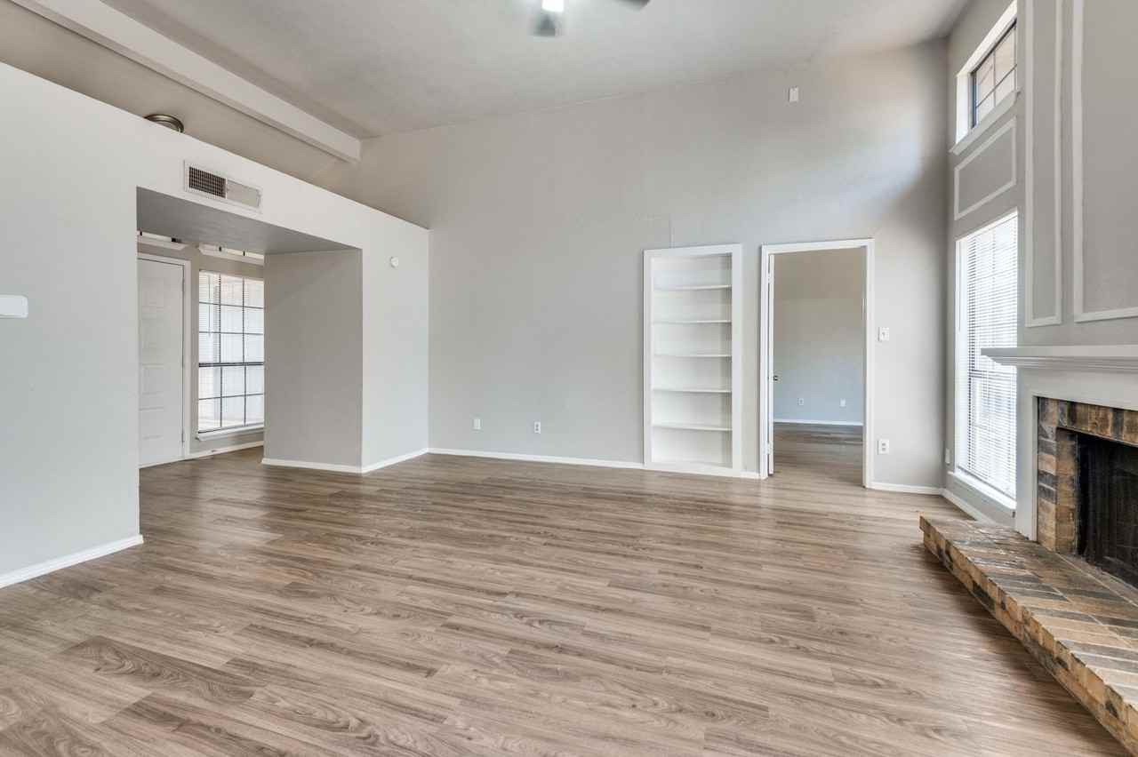 2220 Wamsetta Dr - Photo 3 of 13