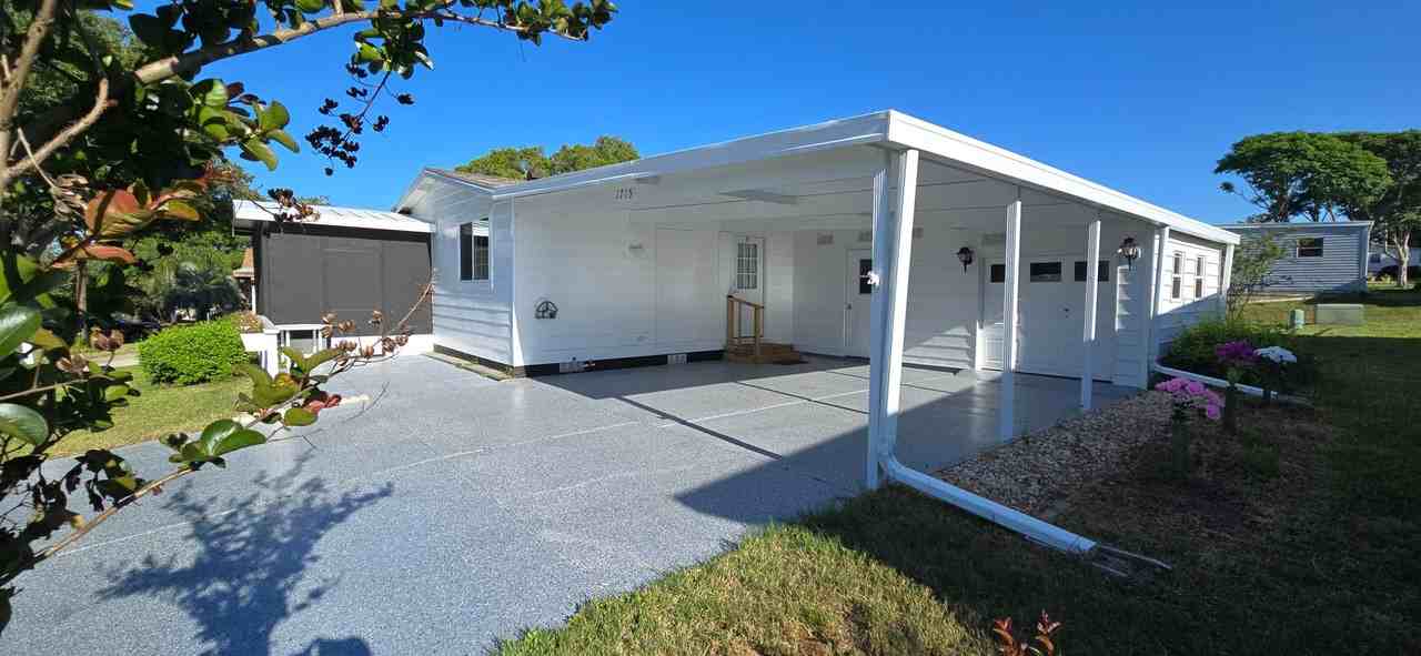 1715 Pebble Beach Ln - Photo 2 of 28